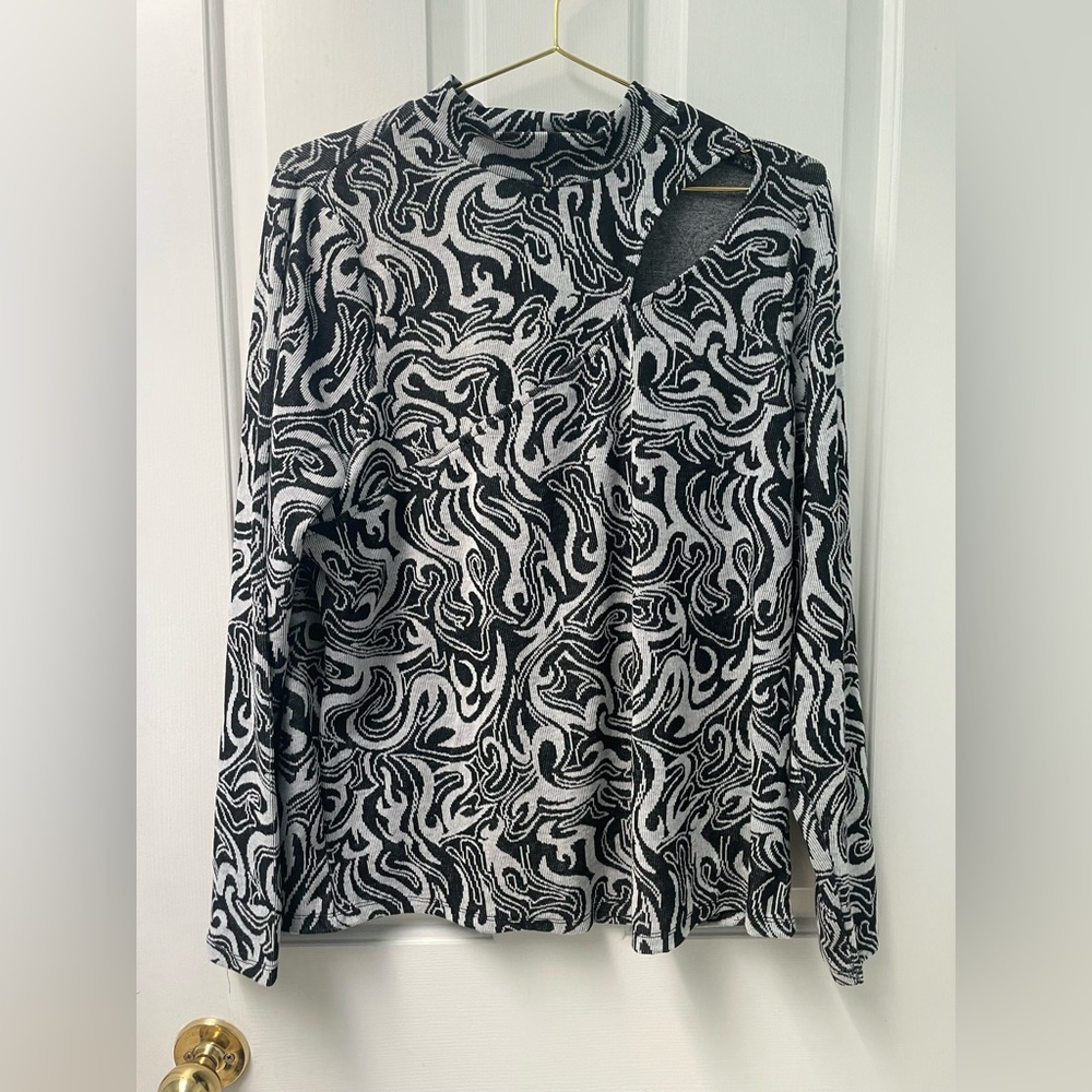 XL Lilly Morgan NWT Black and Grey Abstract Patterned Cut Out Sweater